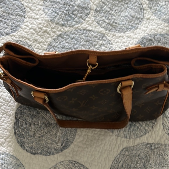 Louis Vuitton - Picture 3 of 4